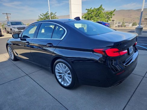 Used 2022 BMW 530i xDrive w/ Executive Package image 7
