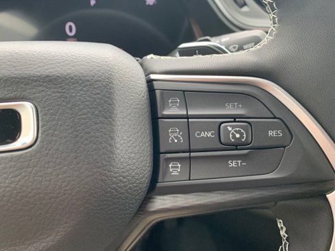 New 2025 Jeep Grand Cherokee Laredo X w/ Luxury Tech Group I image 18