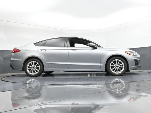 Used 2020 Ford Fusion SE image 27