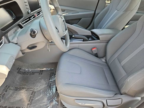 Certified 2024 Hyundai Elantra SE image 15