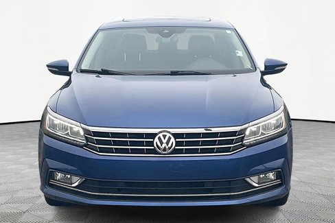 Used 2017 Volkswagen Passat 1.8T SEL Premium image 3