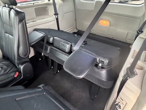 Used 2015 Chrysler Town & Country Touring w/ Driver Convenience Group image 23