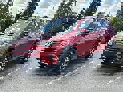 Used 2017 Toyota RAV4 XLE image 1