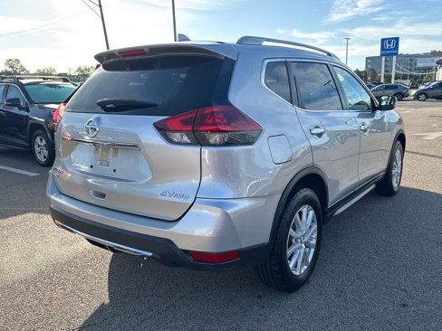 Used 2018 Nissan Rogue SV image 9