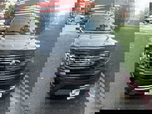 Used 2018 Ford Expedition XLT w/ Equipment Group 202A image 8