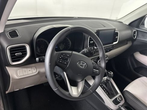 Used 2022 Hyundai Venue SEL w/ Cargo Package image 13