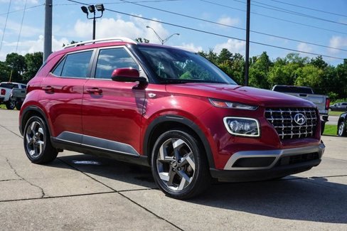 Used 2022 Hyundai Venue Limited image 2