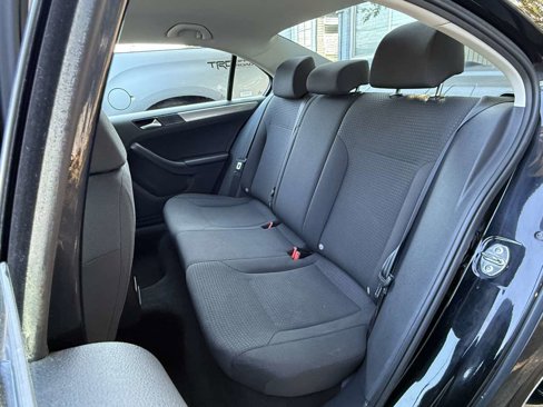 Used 2016 Volkswagen Jetta SE image 5
