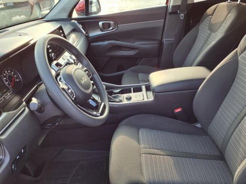 Used 2023 Kia Sorento LX image 9