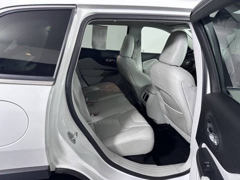 Used 2021 Jeep Cherokee Limited image 11