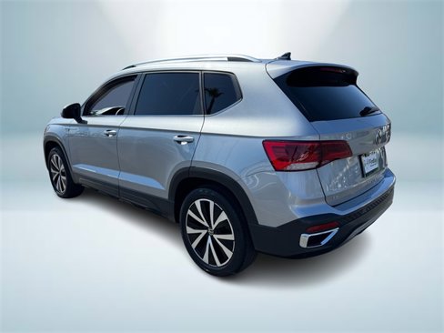 Used 2022 Volkswagen Taos SE image 4
