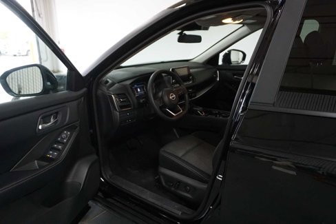 Used 2024 Nissan Rogue SV image 13