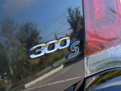 Used 2017 Chrysler 300 S w/ 300S Premium Group image 10