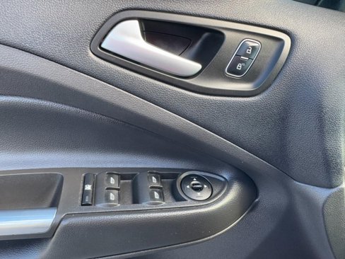 Used 2018 Ford Escape SE image 15