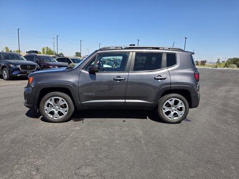 Used 2019 Jeep Renegade Latitude w/ Cold Weather Group image 4