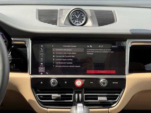 Certified 2025 Porsche Macan image 22