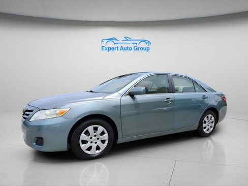 Used 2010 Toyota Camry image 4