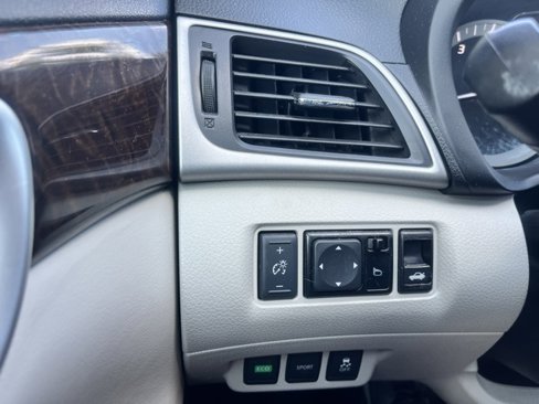 Used 2015 Nissan Sentra SL image 21