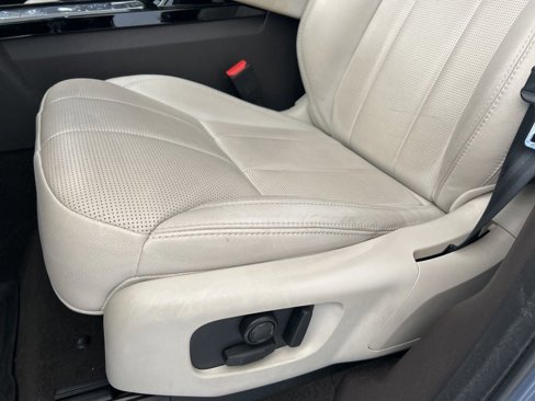 Used 2019 Land Rover Discovery HSE image 5