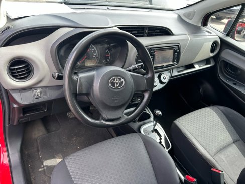 Used 2016 Toyota Yaris LE image 8