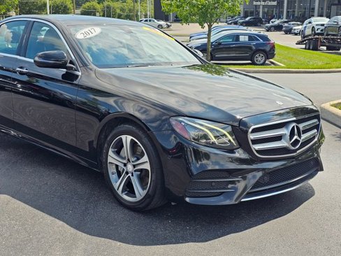 Used 2017 Mercedes-Benz E 300 4MATIC image 2