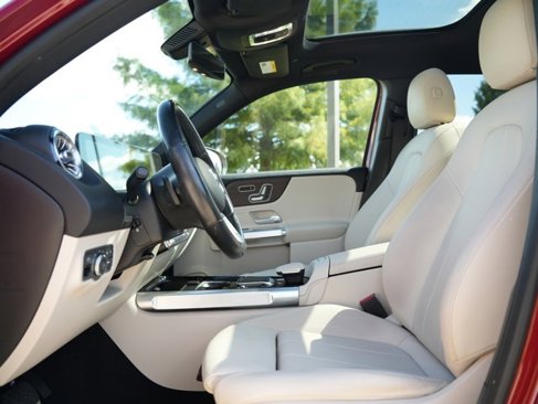 Certified 2021 Mercedes-Benz GLB 250 4MATIC w/ Premium Package image 41