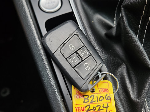 Used 2024 Volkswagen Jetta SE image 18