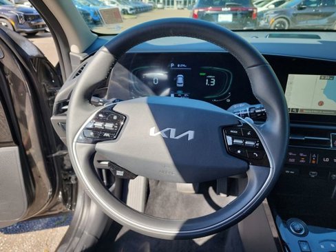 Used 2023 Kia Niro EX image 25