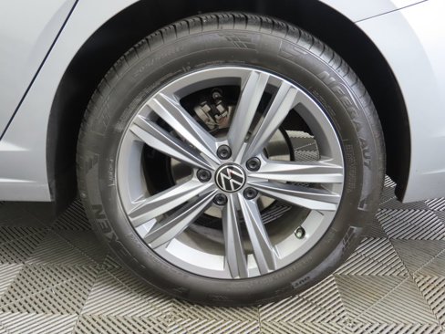 Certified 2024 Volkswagen Jetta SE image 32