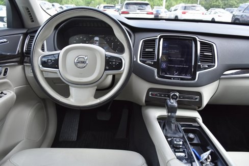 Used 2018 Volvo XC90 T6 Momentum w/ Convenience Package image 17