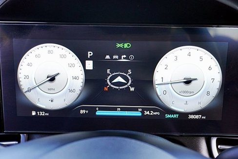 Certified 2024 Hyundai Elantra SEL image 31
