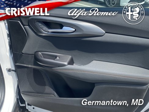 New 2025 Alfa Romeo Tonale w/ Premium Package image 37