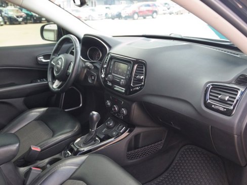 Used 2018 Jeep Compass Latitude image 32