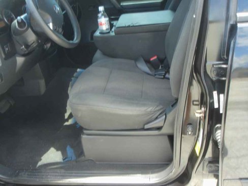 Used 2011 Nissan Titan SV w/ Tow Pkg image 7