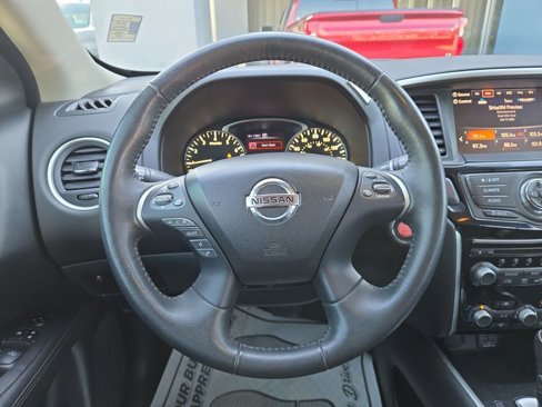 Used 2018 Nissan Pathfinder SV image 21