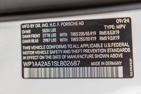 Certified 2025 Porsche Macan image 27