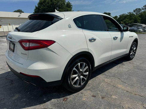 Used 2017 Maserati Levante image 5