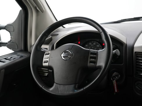 Used 2004 Nissan Titan SE image 13