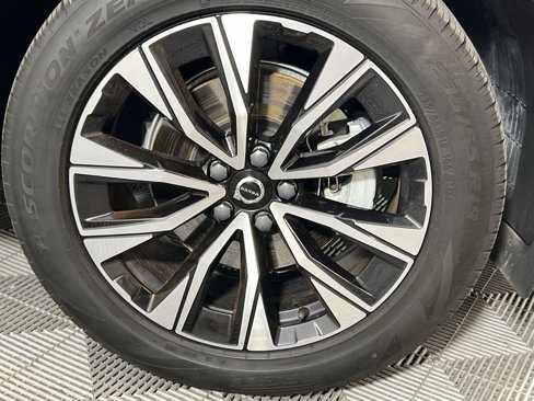 Used 2023 Volvo XC60 B5 Core image 20