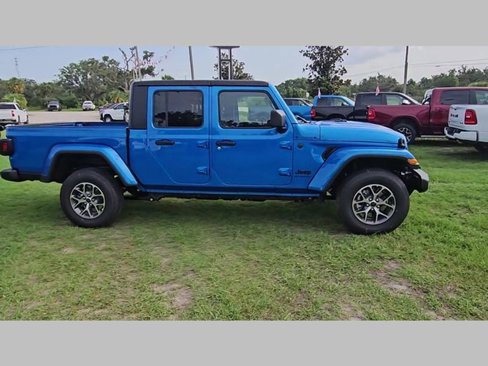 New 2025 Jeep Gladiator Sport image 28