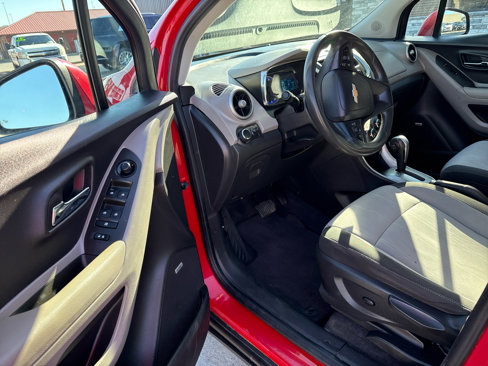 Used 2015 Chevrolet Trax LT w/ LT Sun and Sound Package image 10