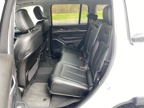 Used 2022 Jeep Grand Cherokee Limited image 18