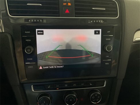 Used 2019 Volkswagen Golf Alltrack S image 3