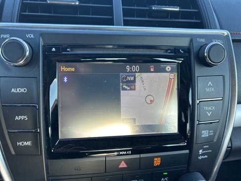 Used 2017 Toyota Camry SE w/ Moonroof Package image 12