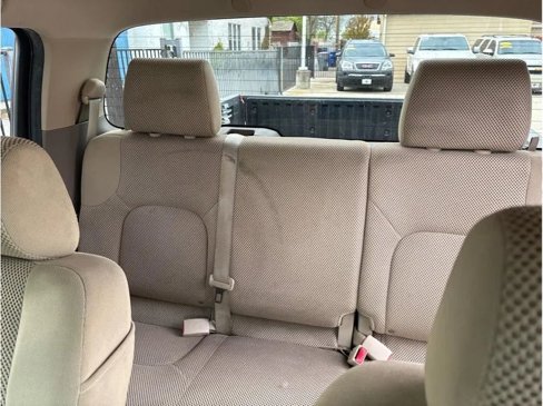 Used 2008 Nissan Frontier SE w/ SE Value Truck Pkg image 9