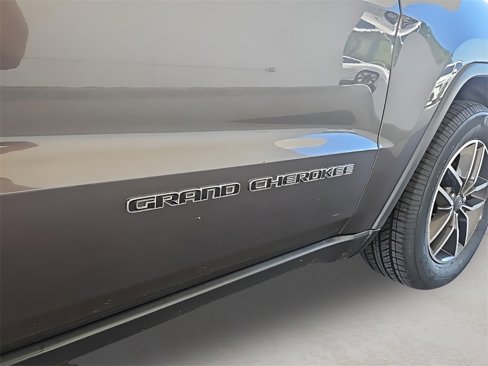 Used 2019 Jeep Grand Cherokee Limited image 12
