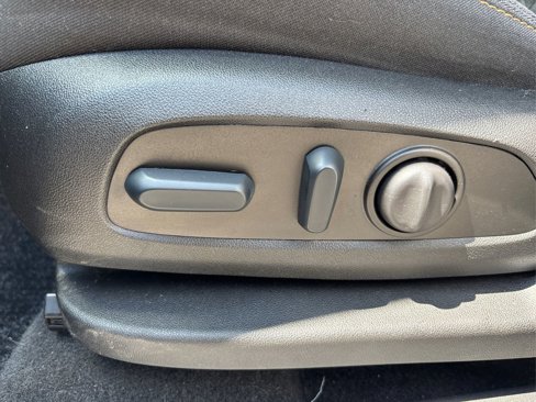 Used 2023 Chevrolet Equinox LT image 40