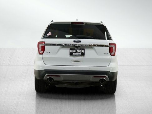 Used 2016 Ford Explorer XLT w/ Equipment Group 201A image 4