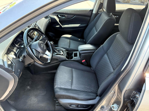 Used 2017 Nissan Rogue SV image 11
