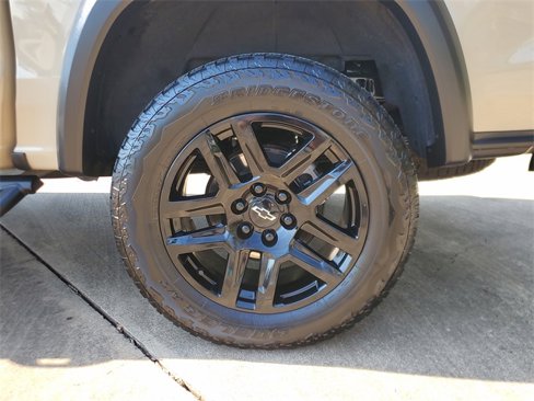 Used 2024 Chevrolet Colorado Trail Boss w/ Technology Package image 7